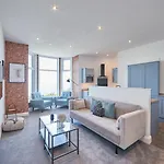 Apartment Host & - & Surf