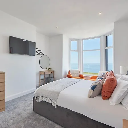 Host & - & Surf Apartment Whitby