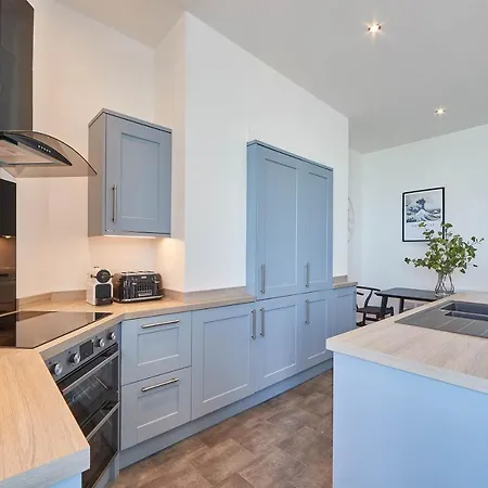 Host & - & Surf 惠特比